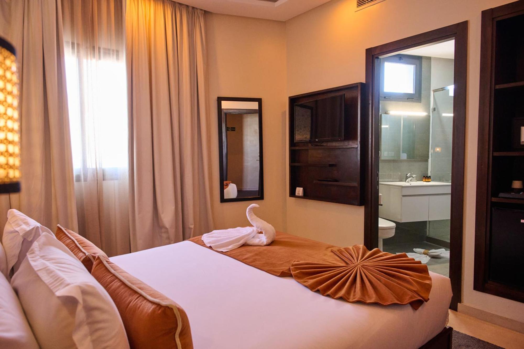 Fourteen Hotel Ain Sebaa カサブランカ エクステリア 写真